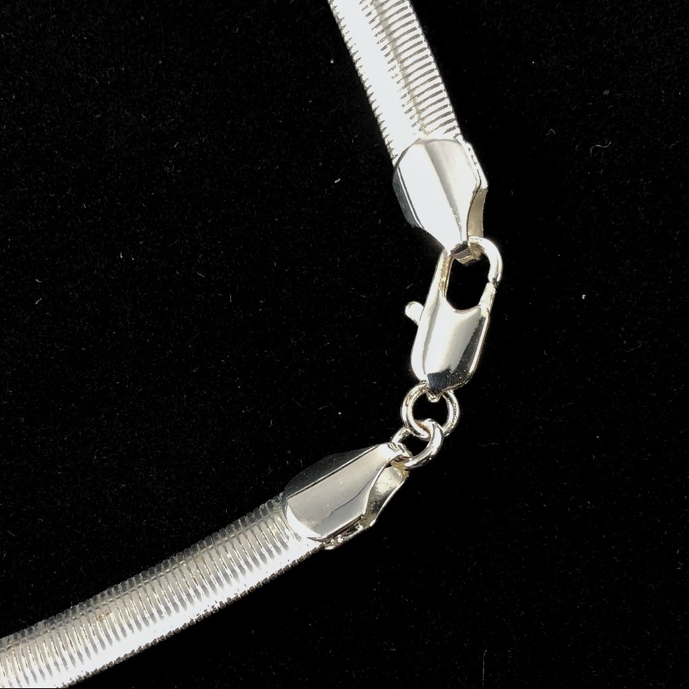 Beautiful 17” Silver Omega Chain/Necklace - Picture 2 of 3